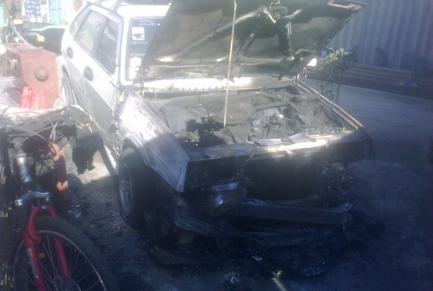 Неизвестные злоумышленники сожгли автомобиль семьи председателя избирательной комиссии в Одессе 