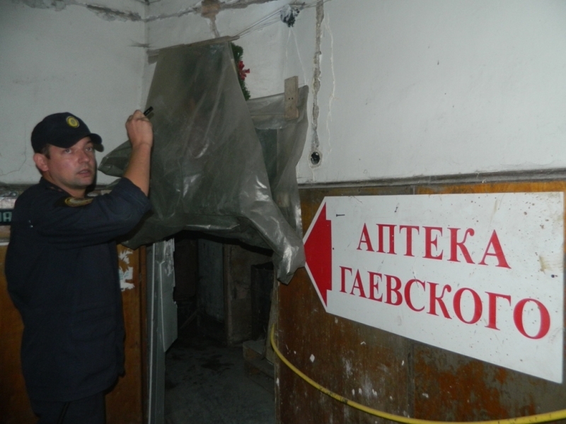 Спасатели потушили два пожара в доме Руссова в центре Одессы 