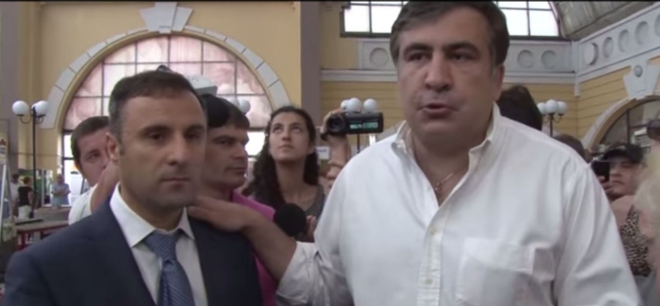 Саакашвили привел нового начальника милиции Одесской области на Привоз (видео)
