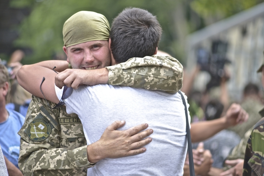 Одесситы встретили 50 бойцов, прибывших из зоны проведения АТО (фото)
