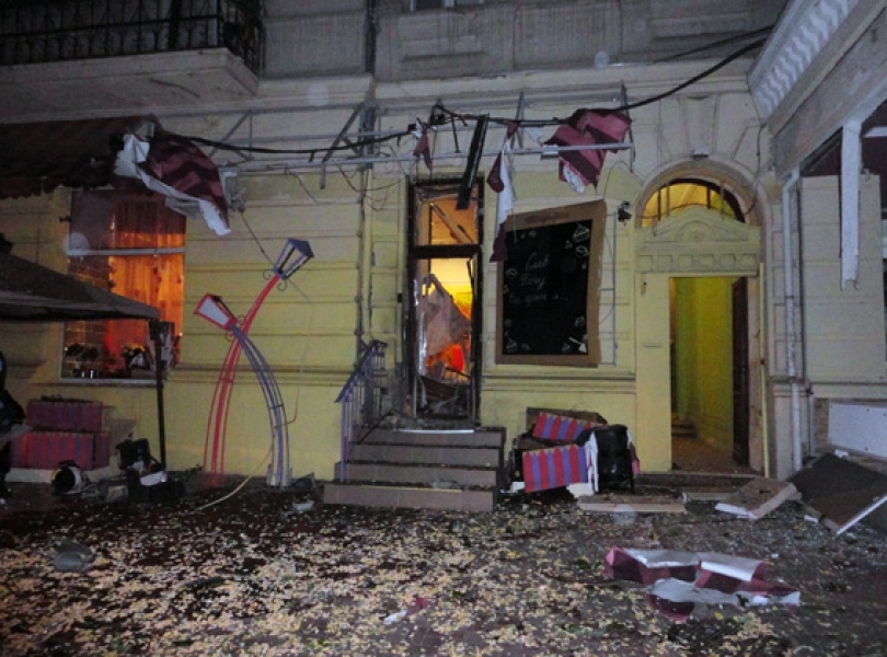 Ночной взрыв уничтожил кафе в центре Одессы (фото)
