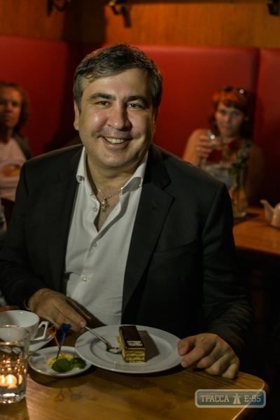 Саакашвили принял участие в творческом вечере во взорванном кафе (видео)
