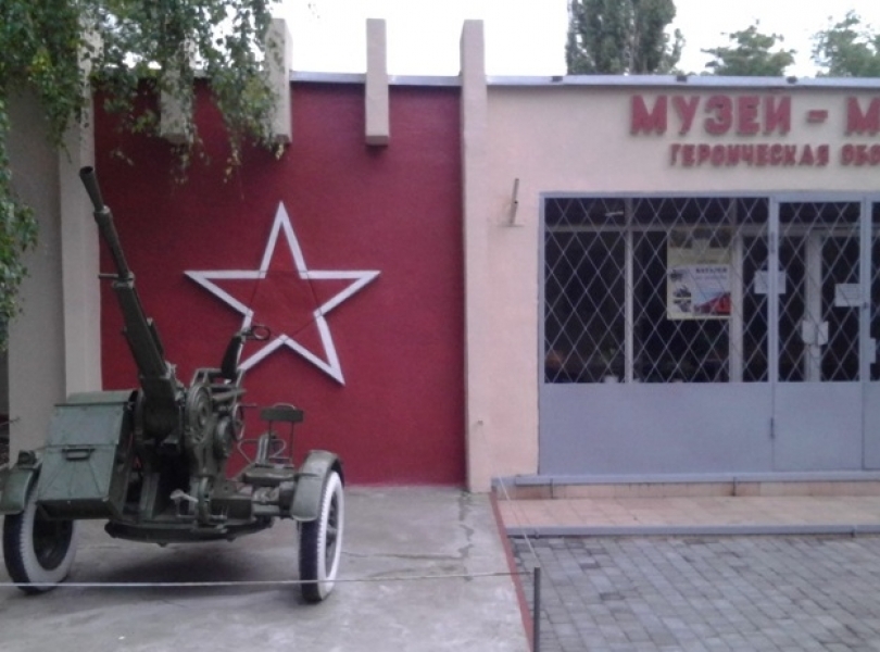 С музея Героической обороны Одессы сняли серп и молот, несмотря на изменения в законе (фото)