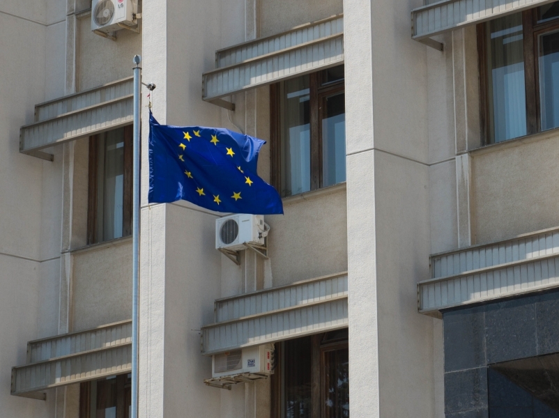 Флаг Евросоюза появился возле Одесской облгосадминистрации (фото)