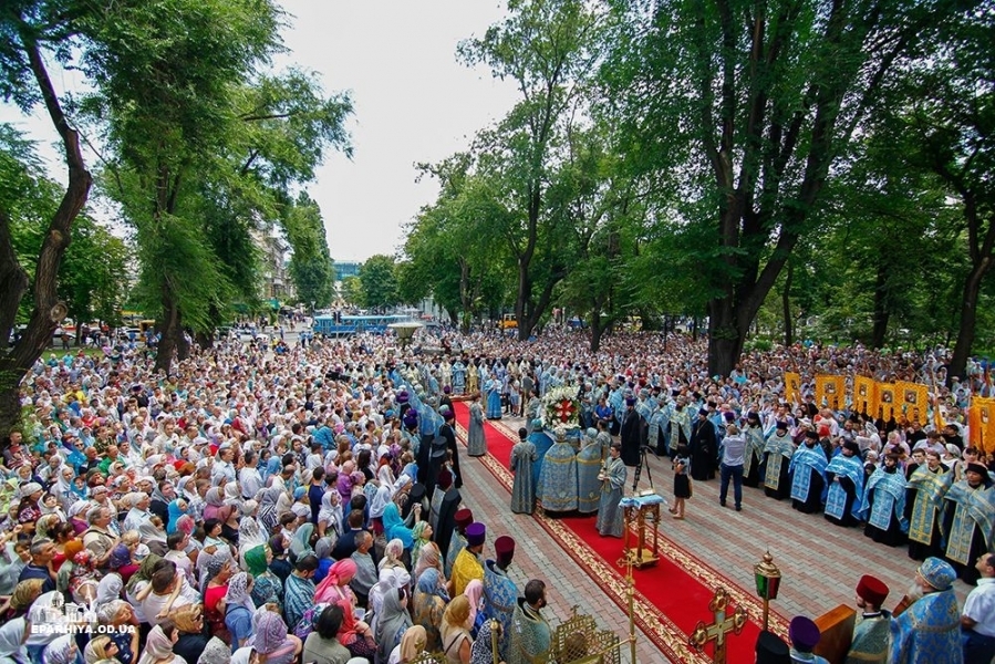 Тысячи верующих приняли участие в крестном ходе в Одессе (фото)