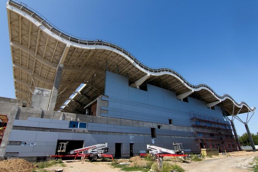 Строители завершили монтаж кровли нового терминала Одесского аэропорта (фото)