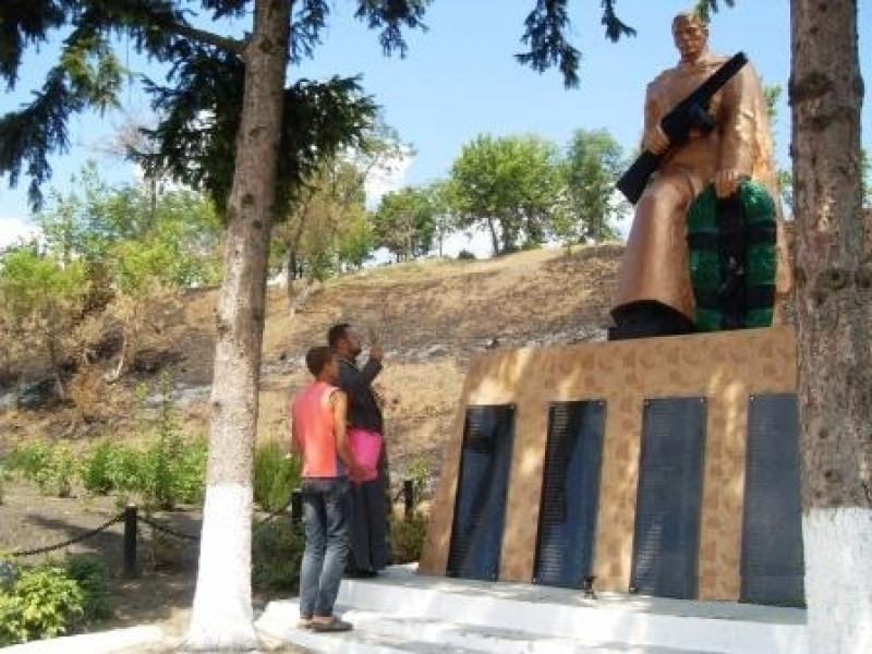 Мемориальные плиты с именами павших воинов появились в селе на севере Одесщины