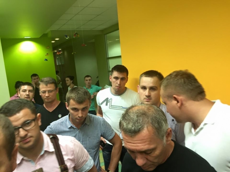 Правоохранители провели обыск в одесском магазине 