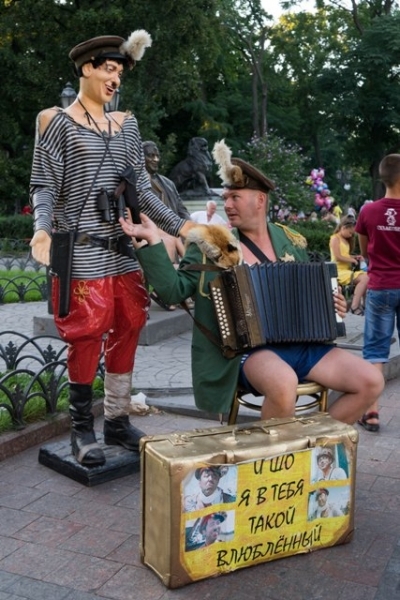 Уличные артисты заполонили центр Одессы (фото)
