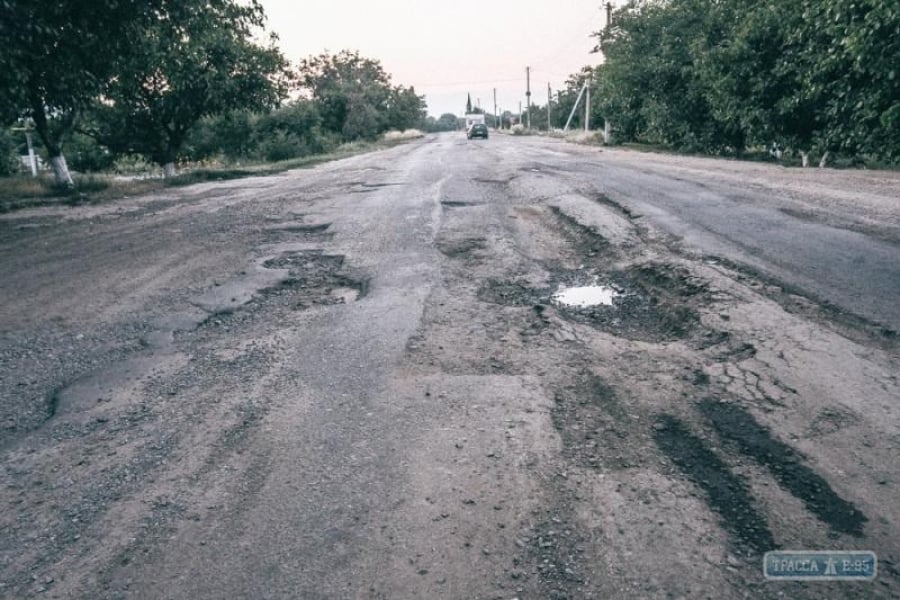 Четыре дороги Одесской области вошли в ТОП-10 худших дорог Украины