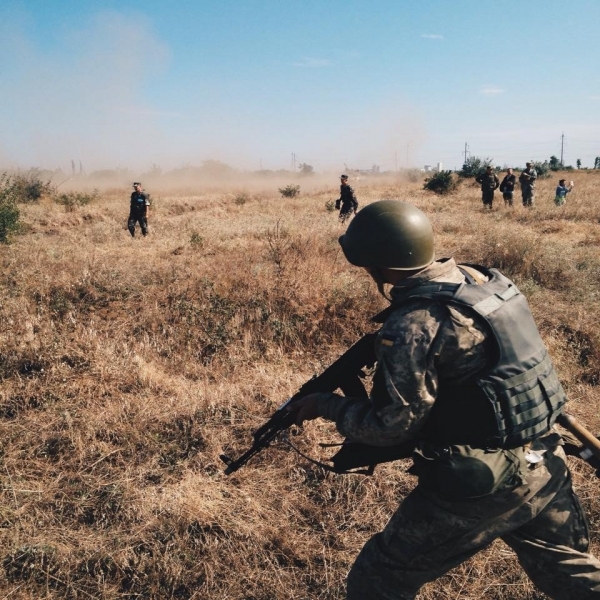 Курсанты Военной академии проходят курс молодого бойца под Одессой (фото)