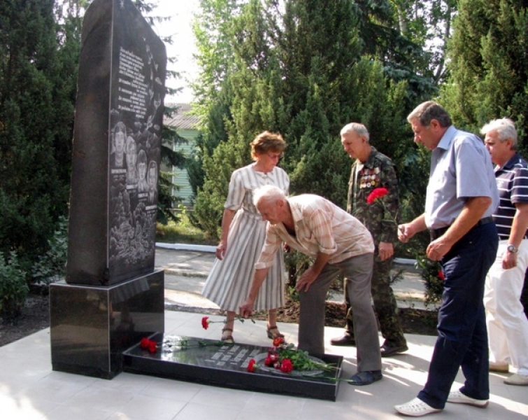 Благотворительный фонд помог отреставрировать памятник афганцам в Ананьеве Одесской области