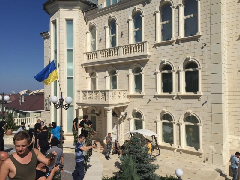 Активисты одесского Евромайдана ворвались в замок Кивалова (фото)