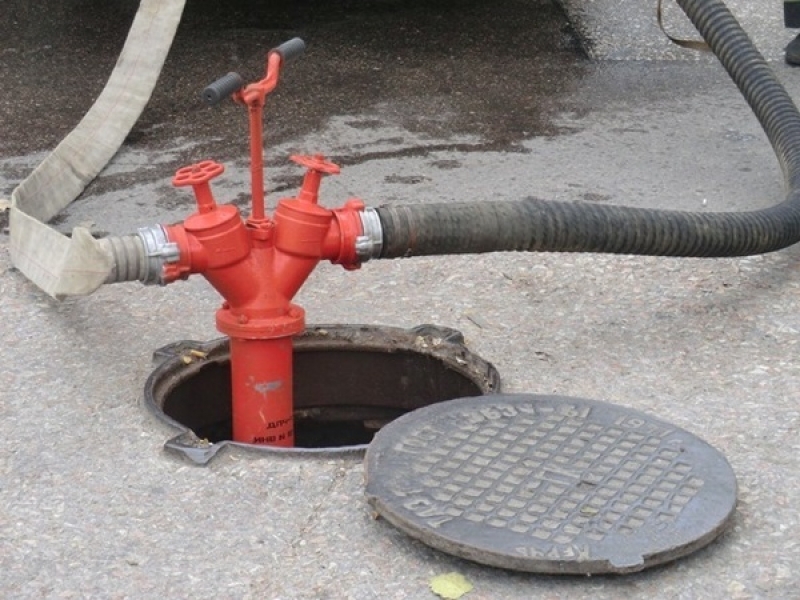 Мэр Одессы поручил покрасить пожарные гидранты в красный цвет