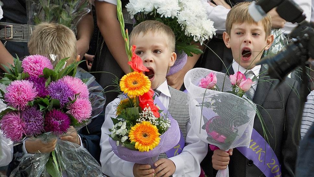 Гороно просит родителей школьников не дарить учителям цветы 1 сентября