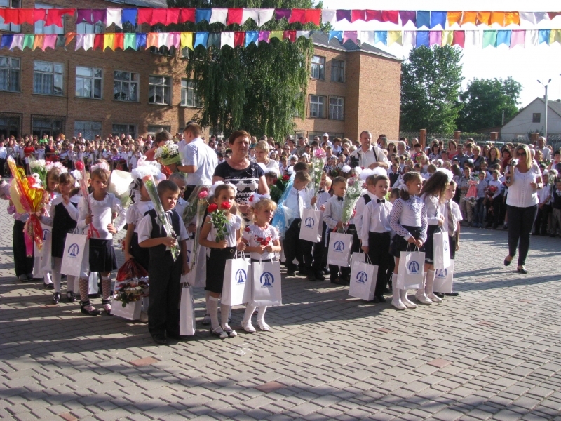 Школы и первоклассники на севере Одесской области получили подарки ко Дню знаний (фото)