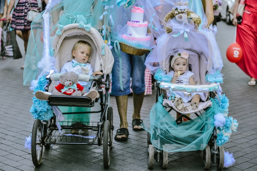 Красочный парад необычных колясок прошел в Одессе на Приморском бульваре (фото)