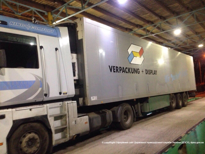 Пограничники изъяли 700 кг контрабандного фундука в Ильичевском порту (фото)