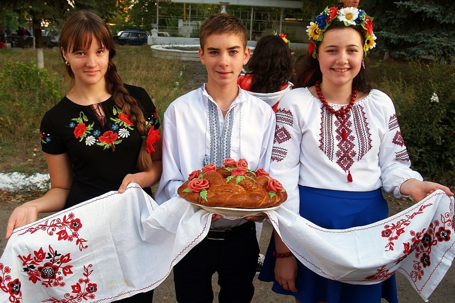 Школьники в Любашевском районе устроили благотворительную ярмарку для помощи военнослужащим