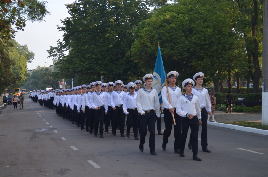 Будущие моряки в Измаиле дали курсантскую клятву и прошли маршем по городу