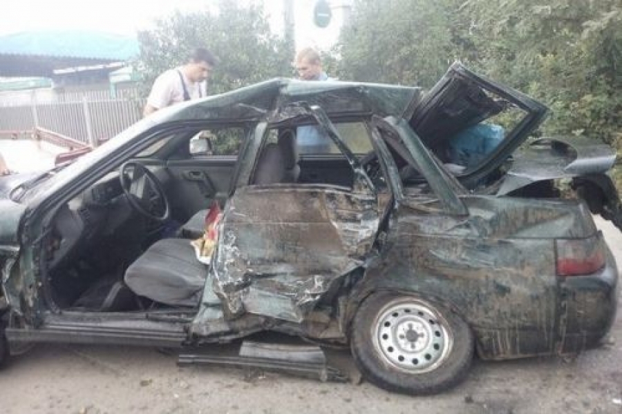 Автомобиль с молодоженами врезался в микроавтобус в Килие: один человек погиб, два – в больнице