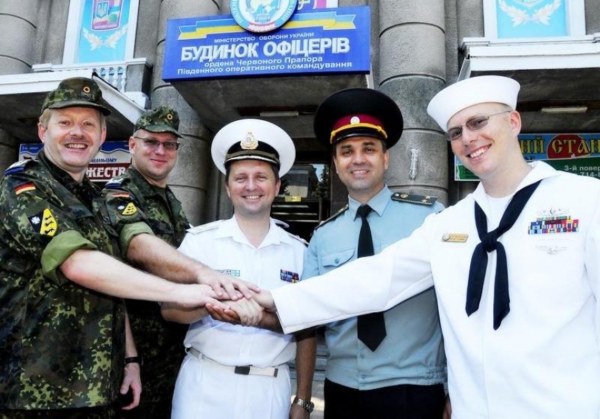 Военные многих стран приступили в Одессе к планированию международных учений 