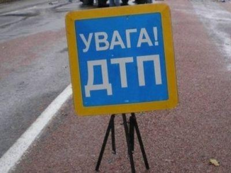 Внедорожник смял два автомобиля и перевернулся на трассе у въезда в Одессу 