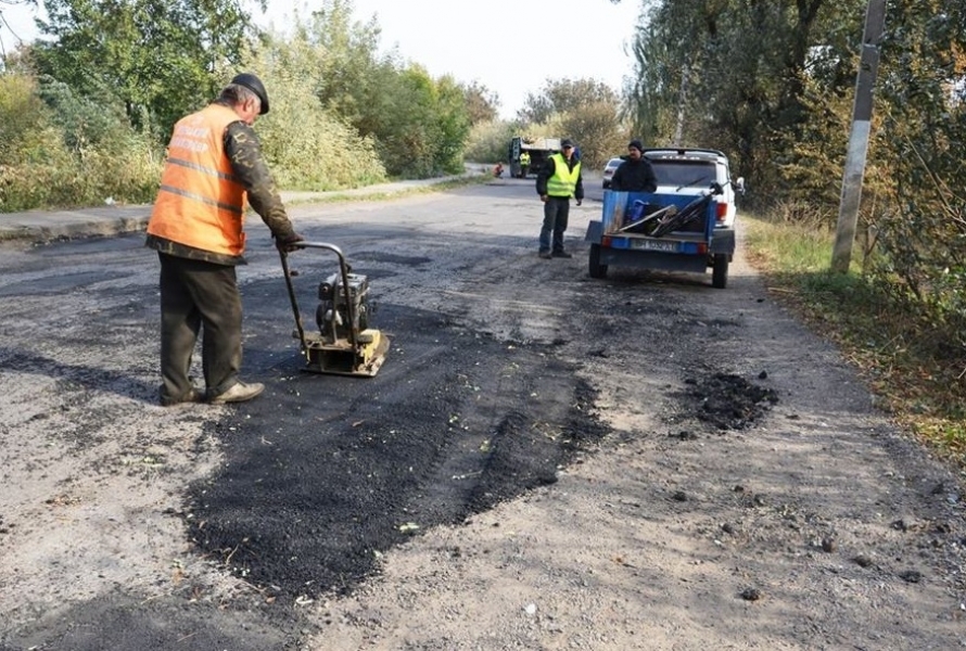 Предприниматели сами профинансировали ремонт главной дороги Савранского района