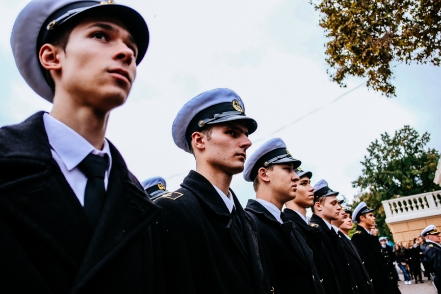 Молодые курсанты-моряки отметили 71-ю годовщину мореходного колледжа (фото)