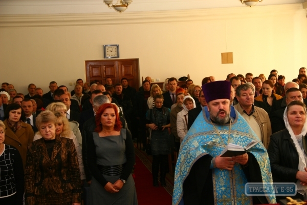 Первая сессия Белгород-Днестровского горсовета нового созыва началась с молебна