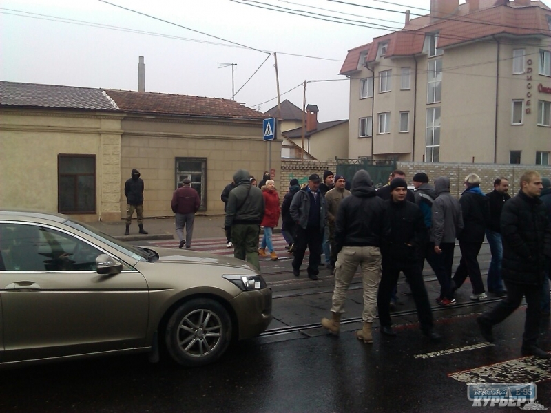 Одесситы, протестующие против застройки санатория, перекрыли Фонтанскую дорогу