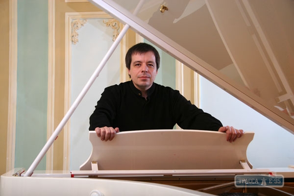 Известный одесский пианист Алексей Ботвинов стал народным артистом Украины