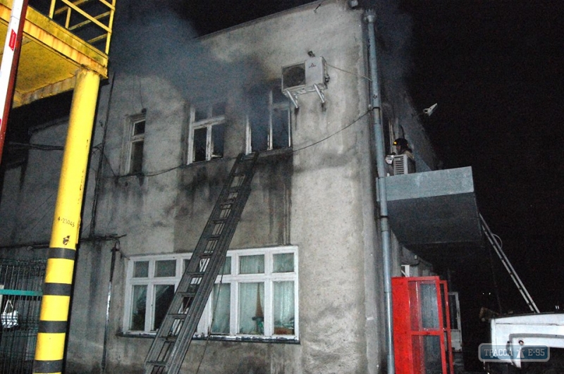 Спасатели потушили пожар на хлебозаводе в Одессе
