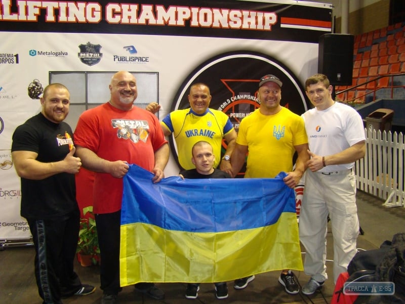 Священник-силач из Одесской области стал семикратным чемпионом мира по пауэрлифтингу