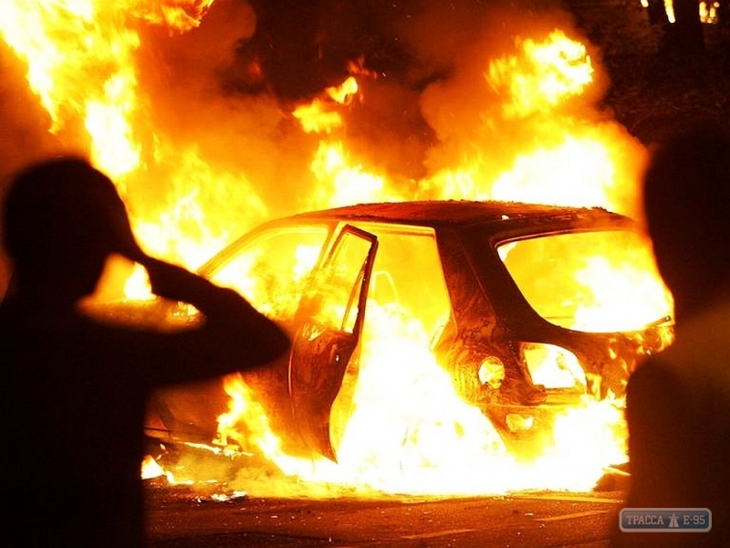 Неизвестные подожгли машину депутата Ильичевского горсовета
