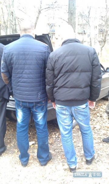 Двое одесских полицейских попались на взятке в 50 тыс. гривен