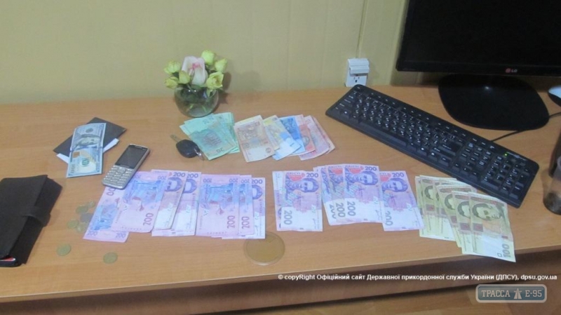 Американец пытался дать одесскому пограничнику 1,5 тыс. грн. взятки