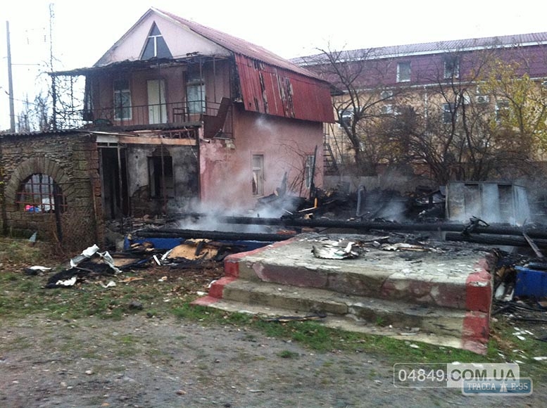 Неизвестные подожгли аптеку в Затоке под Одессой (фото)