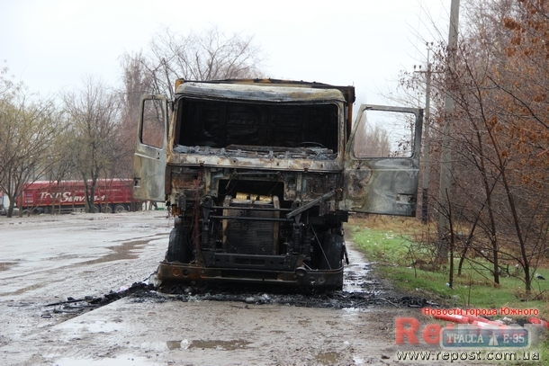 Под Одессой сгорел грузовик (фото)