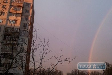 Одесситы в первые дни зимы наблюдали град и радугу (фото)
