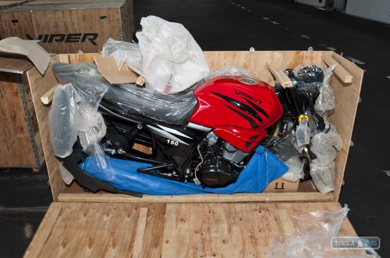 Одесская таможня задержала партию контрабандных мотоциклов (фото)