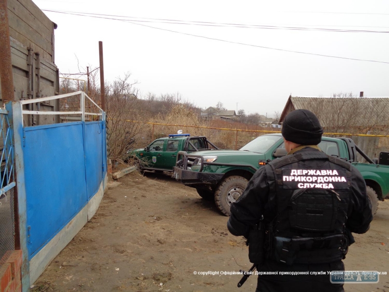 Пограничники задержали грузовик с 20 тоннами спирта в Одесской области (фото, видео)