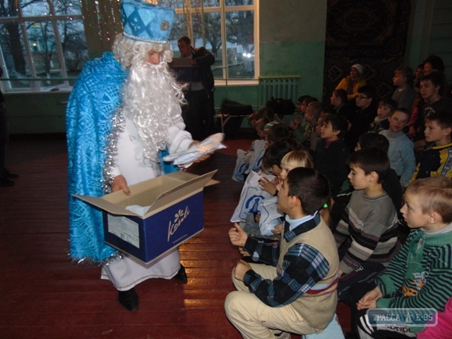 БФ поздравил детей Троицкого интерната Любашевского района с Днем святого Николая