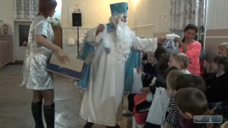 Благотворительный фонд подарил подарки ко Дню святого Николая детям интерната в Ширяевском районе