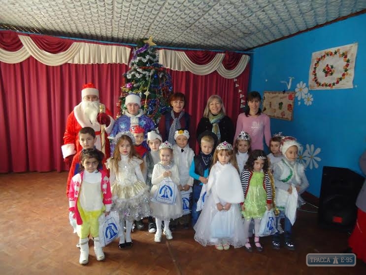 Благотворительный фонд поздравил детей Ивановского района Одесщины