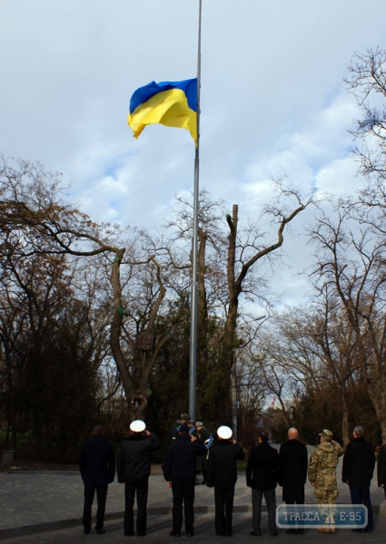 Полиция установила в парке Шевченко самый высокий государственный флаг в Одессе