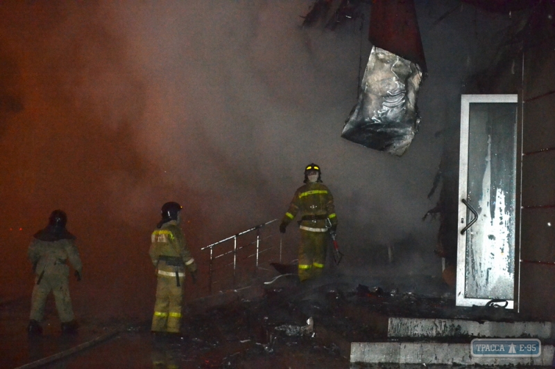 В Одессе сгорел магазин мебели