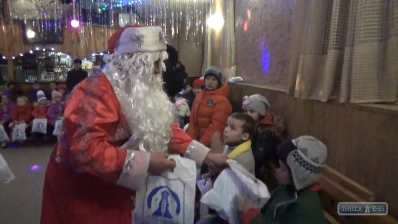 Благотворительный фонд провел новогодние утренники для детей Ширяевского района Одесской области