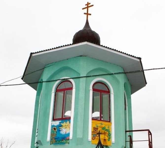 Под Одессой открыта необычная православная часовня - с пчелиными ульями и картинами о Винни-Пухе 