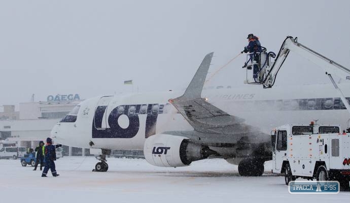 Одесский аэропорт возобновил работу после непогоды